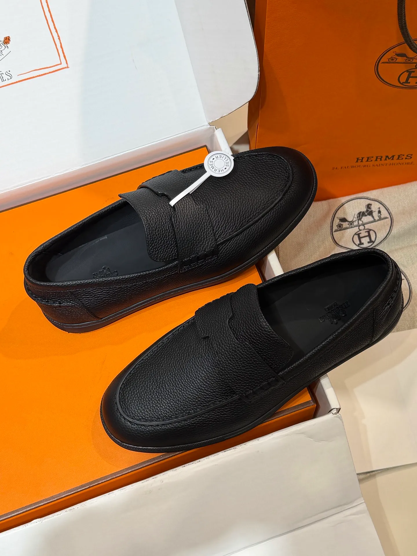 【HERMES】Top P:800💰-Size: 39-44 (38.45. Customized) H Home Freesstyle Men's Loafers Calfskin and Epsom Heritage calfskin high-top sports shoes, the soles are decorated with saddle stud buckle patterns, creating a modern urban style. Imported cowhide + cowhide lining + customized TPU outsole.